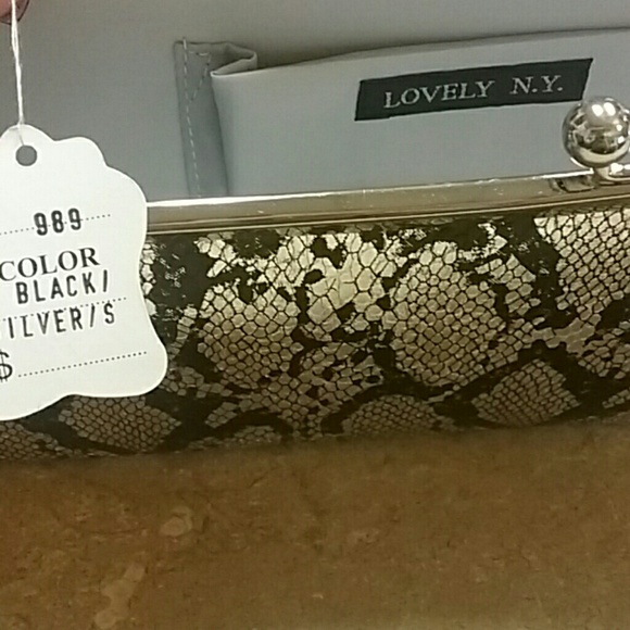 CLUTCH Purse, Faux Snake Skin, Short Chain Strap - Picture 6 of 7